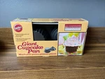 Wilton Giant Cupcake Baking Pan No: 2105-5020 Mold Non Stick Heavy Cast Aluminum. Fixed Price $14.00.