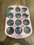 Wilton Sweetheart Cookies 12-CAVITY Non-stick Metal Pan Gray. Fixed Price $13.85.