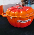 Le Creuset Cast Iron 4 Quart Pumpkin Cocotte With Sylver Figural Knob Flamme. Fixed Price $449.00.
