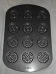 Wilton Metal Baking Non-stick Pan Bakeware 12 Candy Molds 11-1/2" X 7-1/2" Wide. Fixed Price $9.95.