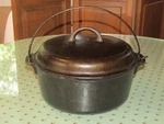 Vtg Unmarked Lodge 10 1/8" Cast Iron Dutch Oven W/ Lid & Bail Handle 5 Qt Usa. Fixed Price $50.00.