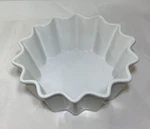 Chantal Bakeware White 1.5 Quart Qt 93-SUBR20 14 Point Star Pie Dish Bowl. Fixed Price $34.95.