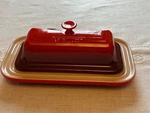 Le Creuset Flame Red / Cerise Butter Dish 10-21 New. Fixed Price $40.00.