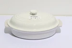 New Creuset Casserole Classic 27CM/1.7L Oval Dish W/lid White. Fixed Price $120.00.