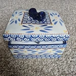 Vintage Temptations Bow Box With 4 Mugs Old World Blue Willow New Set. Fixed Price $36.00.