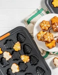 New Le Creuset Black 12 Holiday Non-stick Bakeware Cupcake Muffin Tray Pan. Fixed Price $37.00.
