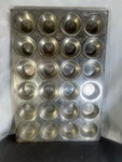 Vintage Chicago Metallic 552-D Cupcake Muffin Pan 24 Molds Commercial Heavy Wt. Fixed Price $39.92.