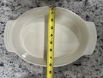 Swiss Pro Oval Ceramic Baking Red White 12IN Oven Dishwasher Microwave Safe. Fixed Price $8.00.