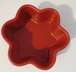 Chantal Red Flower Shaped Casserole / Baking Dish 1.25 Qt 93-DA22. Fixed Price $18.87.
