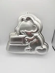 Vintage 1978-1981 Wilton Garfield Birthday Cake Pan Aluminum Metal #2105-2447. Fixed Price $5.99.