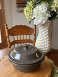 Pampered Chef Bakeware Ovenware 6C 1.5L Taupe/brown Stoneware Casserole Dish. Fixed Price $42.00.