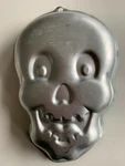 Wilton Smiling Skull Cake Pan 2105-2057 Skeleton Head Halloween. Fixed Price $11.99.