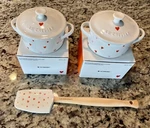 New Of 2 Le Creuset 8OZ Mini Cocottes + Spatula Color White And Hearts. Fixed Price $142.00.
