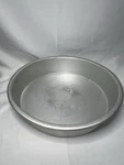 Wilton Vintage 2105-7908 / 9" X 2" Round Aluminum Baking Pan 1991. Fixed Price $20.00.