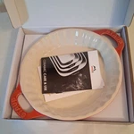 Staub 9" Ceramic Cherry Red Fluted Pie Dish With Handles-new In Box. Fixed Price $19.99.