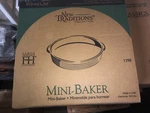 Pampered Chef Stoneware Round Mini Baker Inch Hunter Green 1398 Discontinued. Fixed Price $70.00.