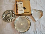 Pampered Chef Springform Pan Set With Heart Shape Insert #1540. Fixed Price $12.00.
