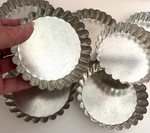 7PC Set Vtg 4" Round Individual Tart Pie Quiche Dish Baking Pan Fluted Metal Tin. Fixed Price $16.85.