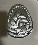 Vintage Wilton Easter Egg Basket #502-1727 Cake Pan 1980 Aluminum Spring X. Fixed Price $11.10.