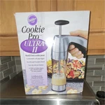 Wilton Cookie Pro Ultra Ii Press Set 17PCS Easy Grip Holiday Shapes. Fixed Price $25.00.