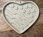 2005 Pampered Chef Patriotic Heart Stoneware Cookie Mold Final Edition Usa. Fixed Price $24.47.