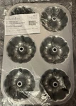Pampered Chef Mini Fluted Cake Pan 1602 Brand New Bag. Fixed Price $20.00.