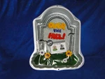 New Vintage Wilton Over The Hill Cake Pan 2105-1237 With Instruction Booklet. Fixed Price $19.99.