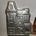 Vtg Wilton Classic Haunted House Halloween Cake Baking Pan 1983 502-2464. Fixed Price $12.44.