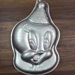 Vintage Wilton Tweety Bird Cake Pan 2002 Warner Bros Aluminum 2105-3205. Fixed Price $12.00.