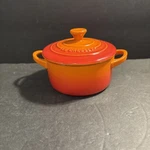 Creuset Stoneware Mini Round Cocotte Casserole Dish Volcanic Orange 8OZ Euc. Fixed Price $24.99.