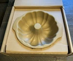 Pampered Chef Fluted Stoneware Pan #1440. Fixed Price $40.00.