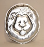 Wilton Jungle Lion Aluminum Cake Pan 1994 #2105-2095. Fixed Price $15.98.