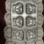 Wilton 2105-2550 6 Mini Garfield Cat Cake Pan Baking Mold.. Fixed Price $32.00.