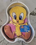 Wilton Looney Tunes Tweety Cake Or Chocolate Pan, #2105-3201 Aluminum. W/instru.. Fixed Price $14.00.