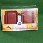 Wilton Mini Pie Press 4.5 X3 - Free Shipping!!. Fixed Price $13.00.