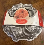 Nordic Ware 85348 Christmas Holiday Wreath Cake Pan New. Fixed Price $18.00.