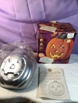Vintage Wilton Halloween Jack-o-lantern Witch ,pumpkin Baking Cake Pan 3D. Fixed Price $10.00.