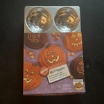 Wilton 1983 Jack Lantern Cake Pan 6 Cup Halloween Pumpkin Mold 508-1040. Fixed Price $14.94.