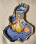 Vintage 1978 Wilton Bugs Bunny Cake Pan 502-7598 With Insert Looney Tunes Mint. Fixed Price $5.15.