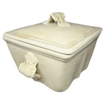 Vietri Italy Cream Square Lidded Casserole Dish Shell Handles Stoneware Baker. Fixed Price $39.97.