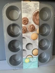 Wilton Recipe Right 12-CUP Muffin Pan With Cover Nip Non-stick. Fixed Price $24.95.