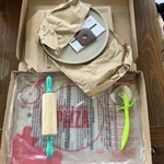 Niob Pampered Chef Let Make Pizza Kid Set #1477 Discontinued 4PC Ages 8+. Fixed Price $22.36.