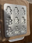 Wilton 1995 Aluminum Mold Gingerbread Man Cake Pan #2105-926 11" X 14.5". Fixed Price $10.00.
