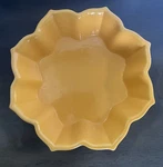 Chantal Yellow 1QT 9.5 Flower Shaped Baking Dish 93-TV22-4. Fixed Price $30.00.