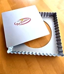 New- Fat Daddio's 9" Fluted Tart Pan W/removable Bottom #PFT991. Fixed Price $17.99.