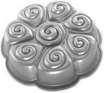 Nordic Ware Cinnamon Bun Pull-apart Pan Williams Sonoma. Fixed Price $45.00.