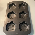 Wilton 1989 Mini Pumpkin Halloween Cake Pans 2105-1499 Vintage Party Favorite. Fixed Price $15.00.