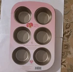 Paris Hilton 6 Cup Muffin Pan Non-stick Pink Carbon Steel Dishwasher Safe. Fixed Price $12.00.