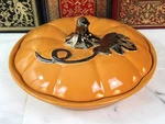 Martha Stewart Covered Pumpkin 9 Inch Pie Baking And Storing Dish - New Box. Fixed Price $54.99.
