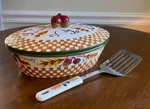 Temp-tations By Tara Fall Harvest 2 Qt Baking Dish W/ Cover-casserole & Spatula. Fixed Price $20.00.
